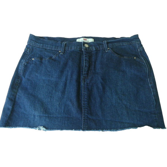 Levi's Perfectly Slimming Denim Skirt Short Size 12 Raw Hem Rear Pockets - Picture 1 of 5